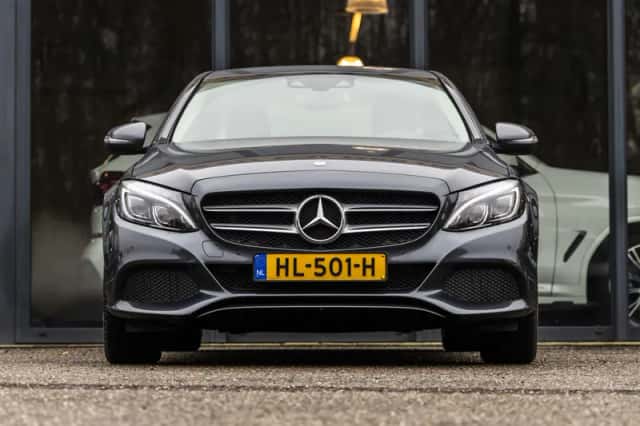 Mercedes-Benz C-Klasse (2015) thumbnail 2