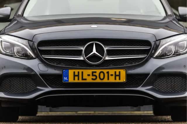 Mercedes-Benz C-Klasse (2015) thumbnail 3