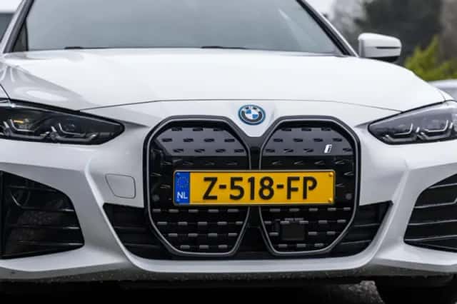 BMW i4 (2024) thumbnail 13