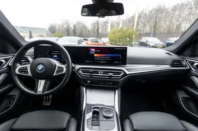 BMW i4 (2024) thumbnail 18
