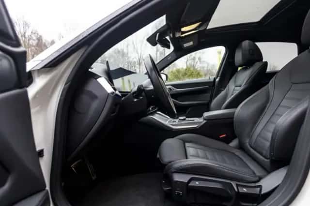BMW i4 (2024) thumbnail 22
