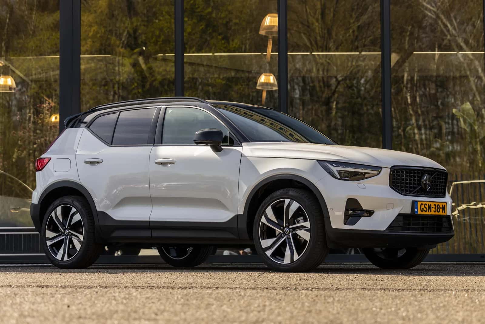Volvo XC40 (2024) — foto 1