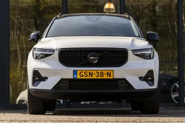 Volvo XC40 (2024) thumbnail 3