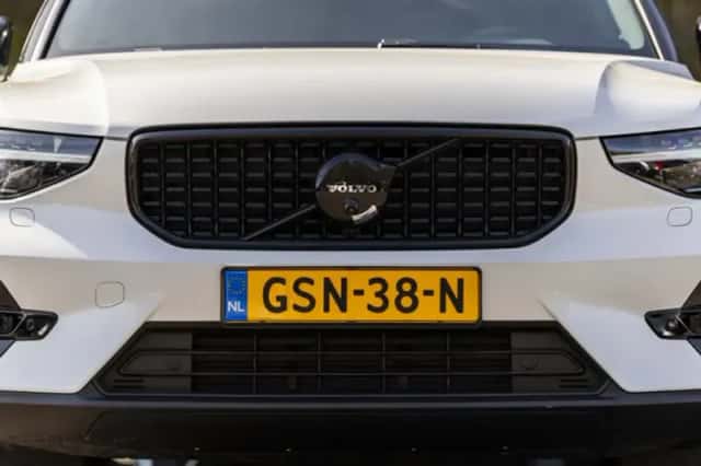 Volvo XC40 (2024) thumbnail 4