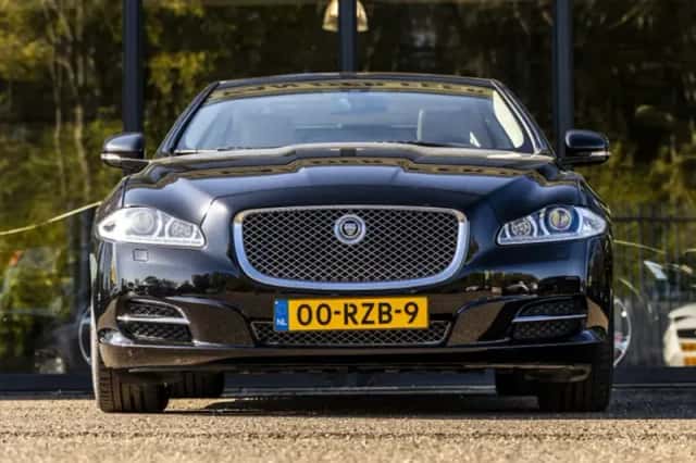 Jaguar XJ (2010) thumbnail 3