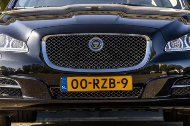 Jaguar XJ (2010) thumbnail 4