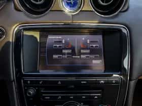 Jaguar XJ (2010) thumbnail 31