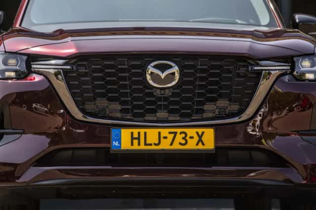 Mazda CX-80 (2024) thumbnail 3