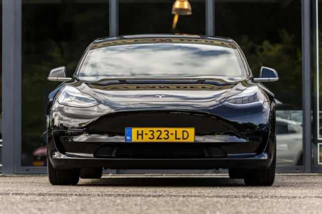 Tesla Model 3 (2020) thumbnail 2