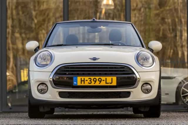 MINI Cooper (2019) thumbnail 3