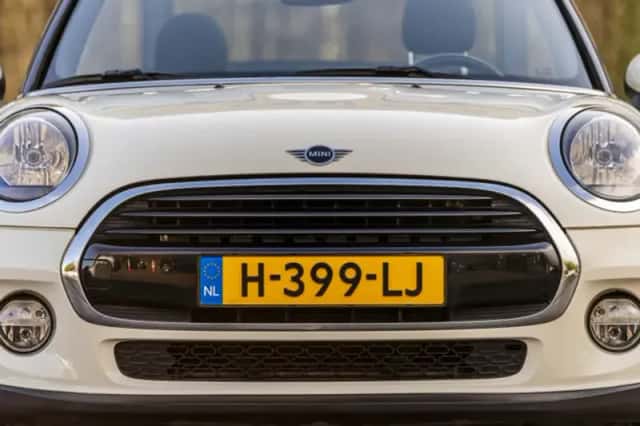 MINI Cooper (2019) thumbnail 4