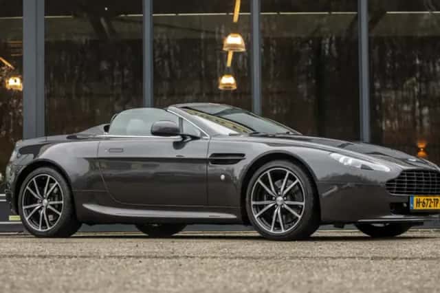 Aston Martin V8 Vantage (2011) thumbnail 2