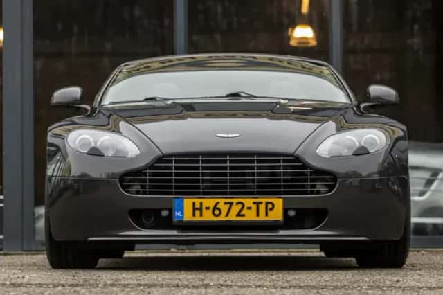 Aston Martin V8 Vantage (2011) thumbnail 3