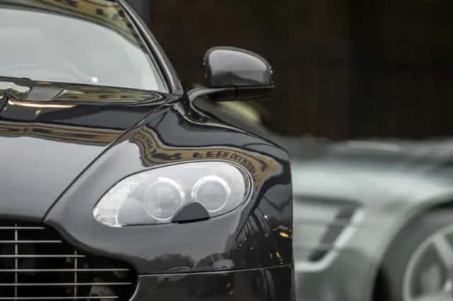 Aston Martin V8 Vantage (2011) thumbnail 5