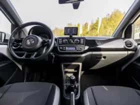 Volkswagen Up! (2015) thumbnail 18