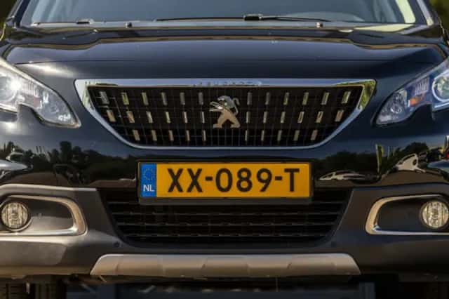 Peugeot 2008 (2018) thumbnail 4