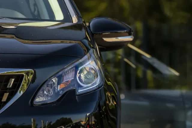 Peugeot 2008 (2018) thumbnail 5