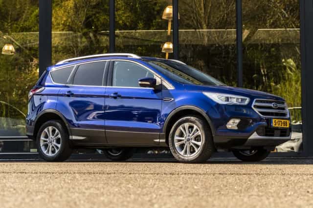 Ford Kuga (2017) thumbnail 1