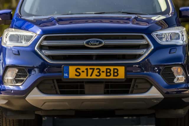 Ford Kuga (2017) thumbnail 3