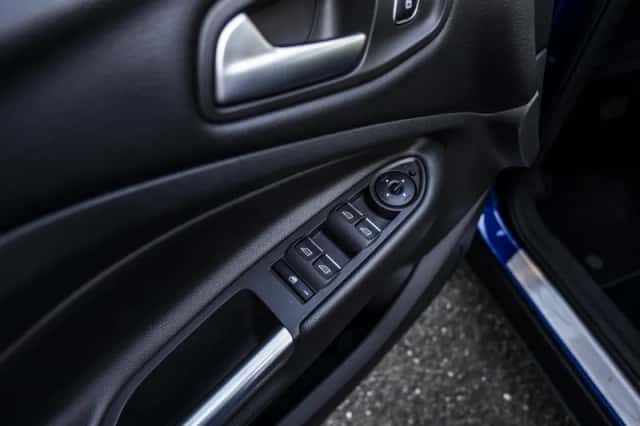 Ford Kuga (2017) thumbnail 23