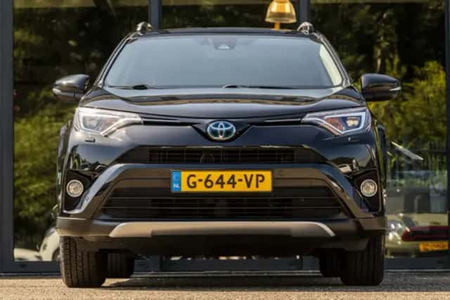 Toyota RAV4 (2019) thumbnail 3