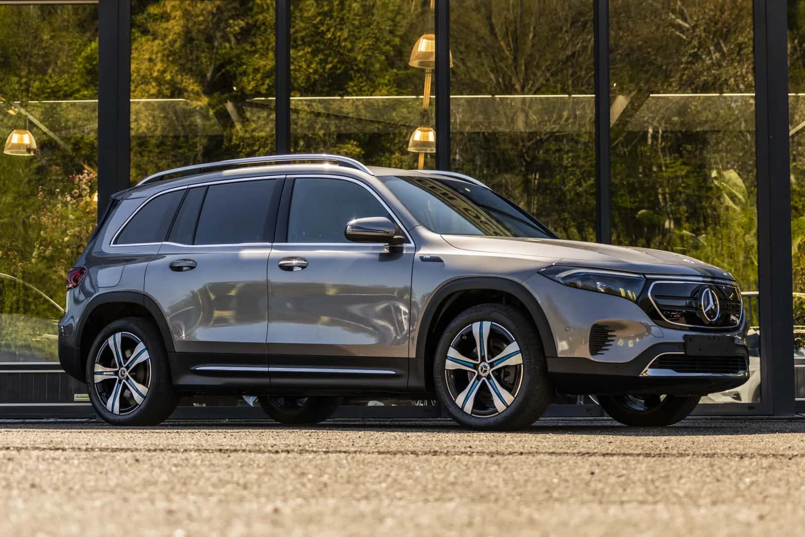 Mercedes-Benz EQB (2022) — foto 1