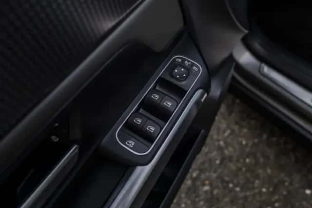 Mercedes-Benz EQB (2022) thumbnail 23