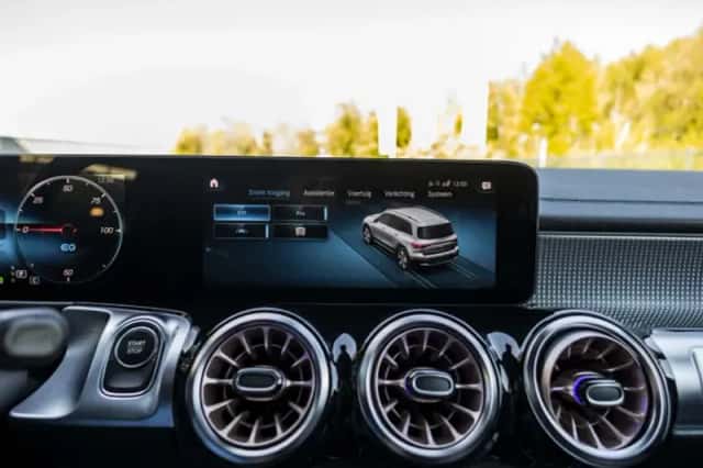 Mercedes-Benz EQB (2022) thumbnail 33