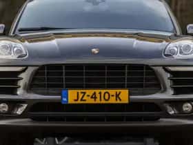 Porsche Macan (2016) thumbnail 3