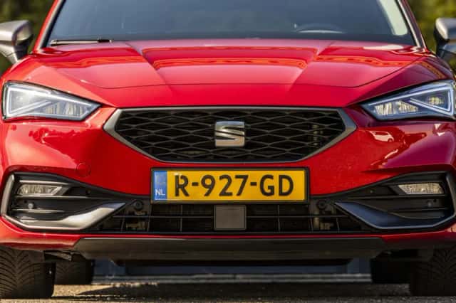 SEAT Leon (2021) thumbnail 3