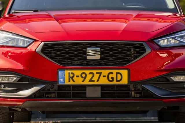 SEAT Leon (2021) thumbnail 4