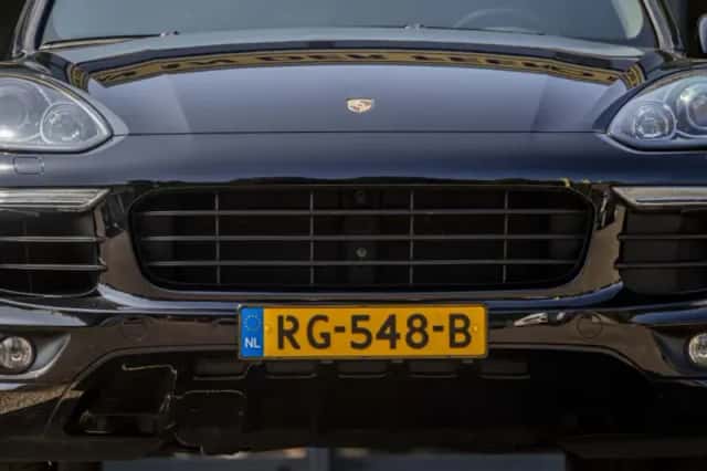 Porsche Cayenne (2017) thumbnail 4