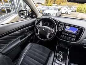 Mitsubishi Outlander (2015) thumbnail 19