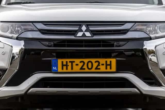 Mitsubishi Outlander (2015) thumbnail 4