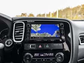 Mitsubishi Outlander (2015) thumbnail 32