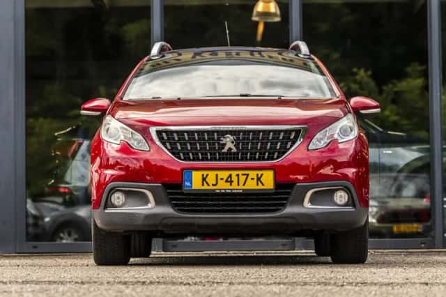 Peugeot 2008 (2016) thumbnail 2