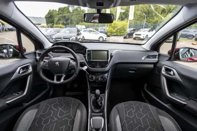 Peugeot 2008 (2016) thumbnail 15