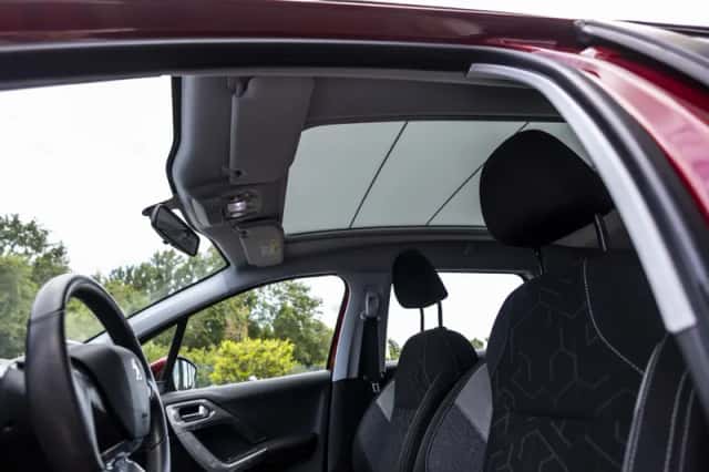 Peugeot 2008 (2016) thumbnail 23