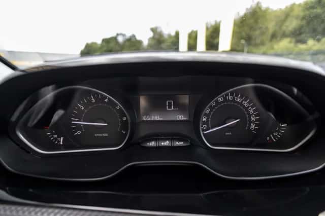 Peugeot 2008 (2016) thumbnail 25
