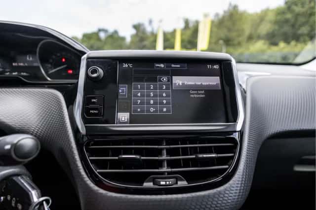 Peugeot 2008 (2016) thumbnail 33