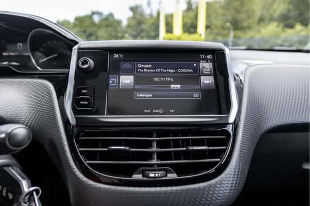 Peugeot 2008 (2016) thumbnail 36