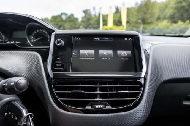 Peugeot 2008 (2016) thumbnail 37