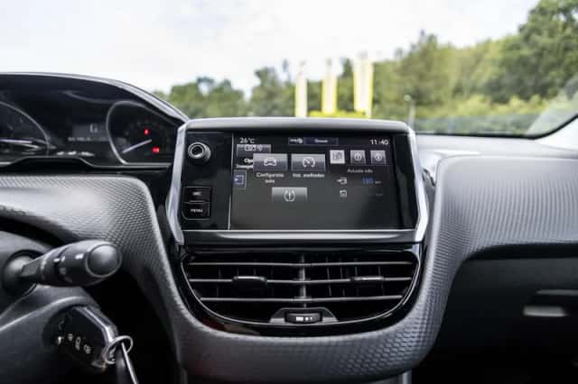 Peugeot 2008 (2016) thumbnail 38