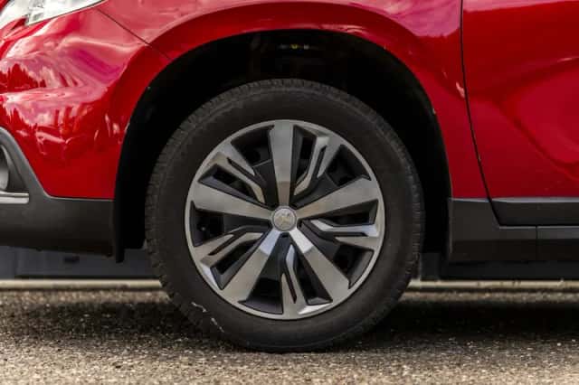 Peugeot 2008 (2016) thumbnail 9