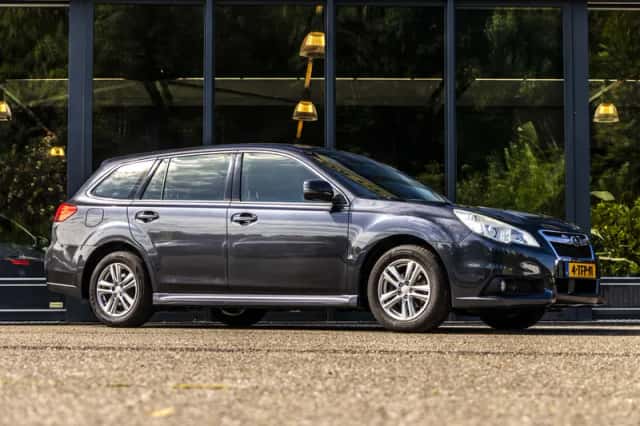 Subaru Legacy (2014) thumbnail 1