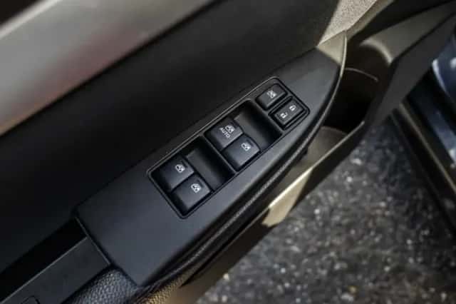 Subaru Legacy (2014) thumbnail 23