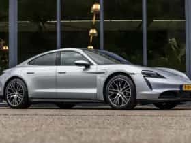 Porsche Taycan (2022) thumbnail 2