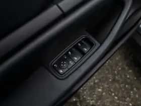 Porsche Taycan (2022) thumbnail 26
