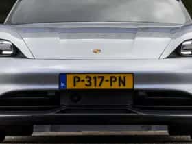 Porsche Taycan (2022) thumbnail 4