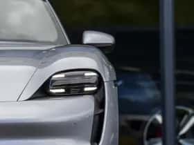 Porsche Taycan (2022) thumbnail 5